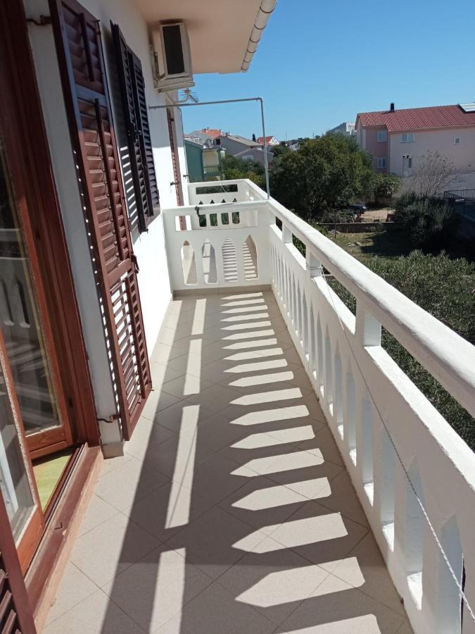 Cozy Apartments Danica Novalja With Terrace - First Floor Buitenkant foto