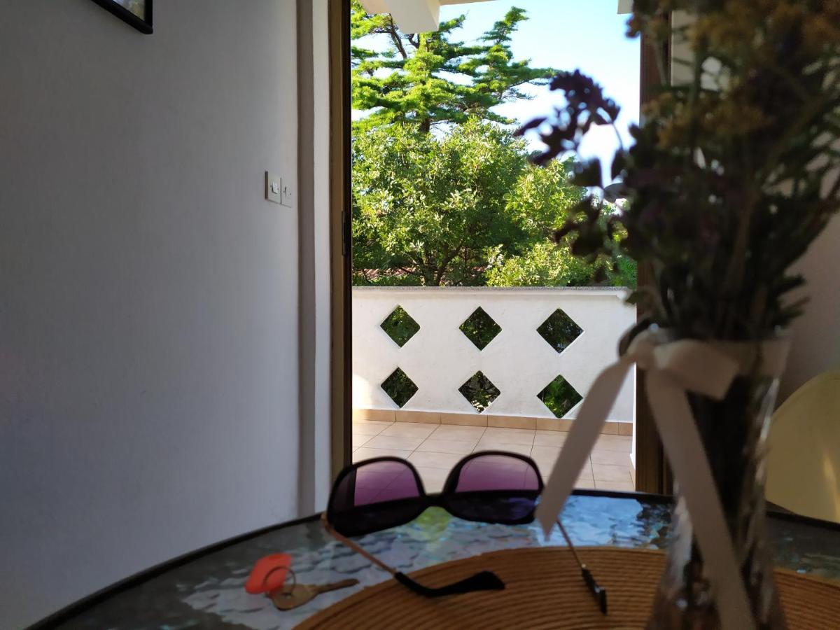 Cozy Apartments Danica Novalja With Terrace - First Floor Buitenkant foto